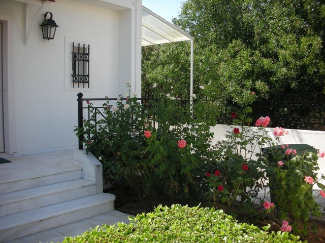 Semi detached house for Rent -  Kifissia - Kefalari, Athens northern suburbs